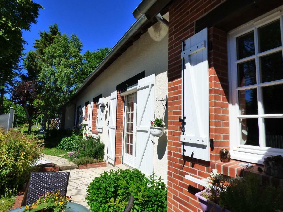 Chambres D'Hotes Les Muscaris Feins-en-Gatinais Exterior photo